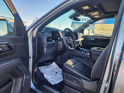 New 2026 Chevrolet Suburban Premier image 7