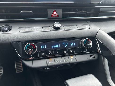 Certified 2025 Hyundai Elantra SEL image 21