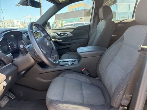 Used 2023 Chevrolet Traverse LT image 11