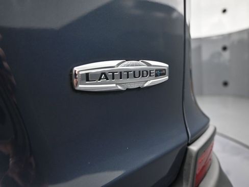 Used 2020 Jeep Cherokee Latitude Plus w/ Cold Weather Group image 12