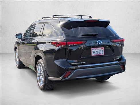 Used 2024 Toyota Highlander Limited image 8