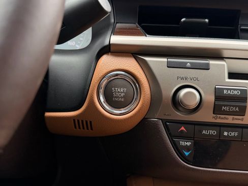 Used 2017 Lexus ES 350 w/ Premium Package image 30