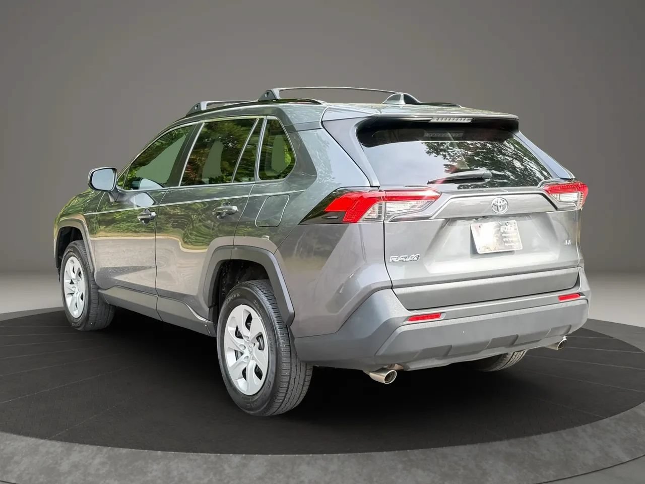Used 2019 Toyota RAV4 LE FWD image 4