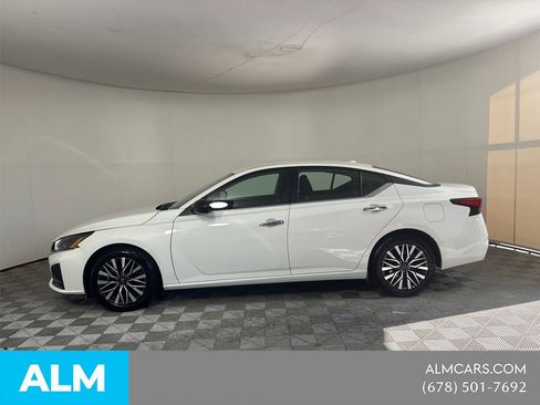 Used 2025 Nissan Altima 2.5 SV FWD image 10