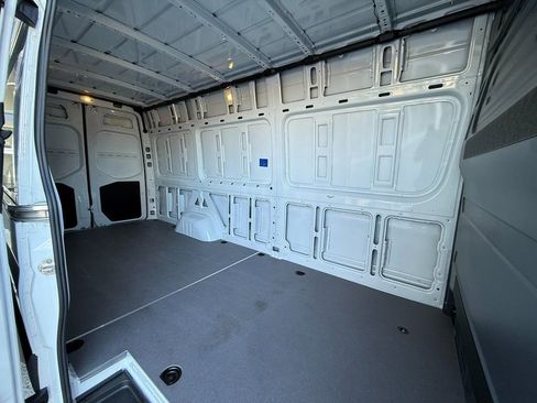 New 2024 Mercedes-Benz eSprinter 170 Cargo image 24