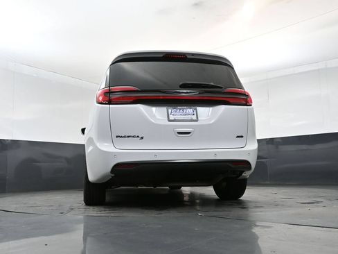 Used 2022 Chrysler Pacifica Touring-L w/ S Appearance Package AWD/4WD image 22