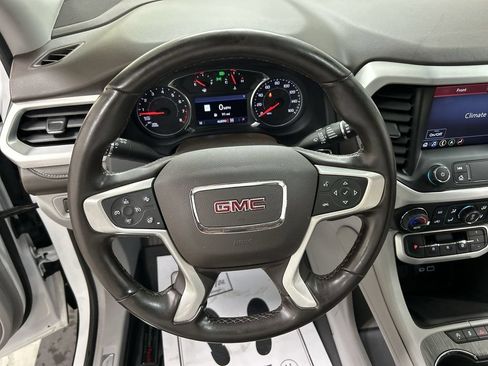 Certified 2023 GMC Acadia SLT w/ Preferred Package AWD/4WD image 4