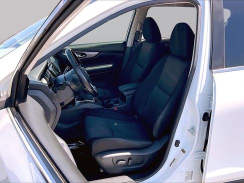 Used 2020 Nissan Rogue SV w/ Premium Package FWD image 24