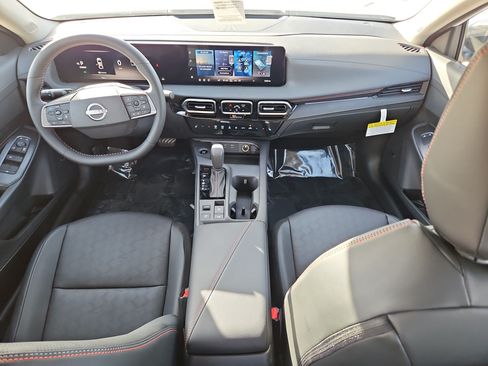 New 2026 Nissan Sentra SR w/ SR Premium Package FWD image 10