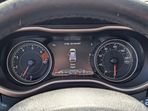 Used 2016 Jeep Cherokee High Altitude w/ Luxury Group FWD image 19