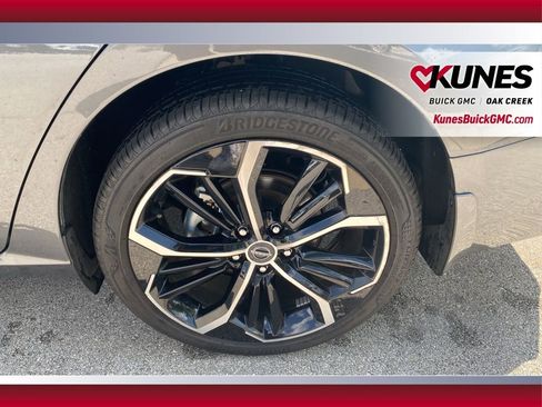 Used 2024 Nissan Altima 2.5 SR image 23