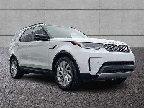 Certified 2025 Land Rover Discovery S image 3