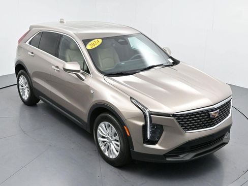 Certified 2024 Cadillac XT4 Luxury w/ Cold Weather Package FWD image 34