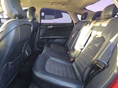 Used 2018 Ford Fusion SE w/ Equipment Group 201A FWD image 8