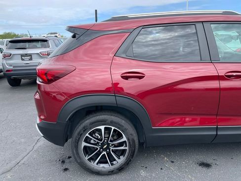 Used 2025 Chevrolet TrailBlazer LT AWD/4WD image 35
