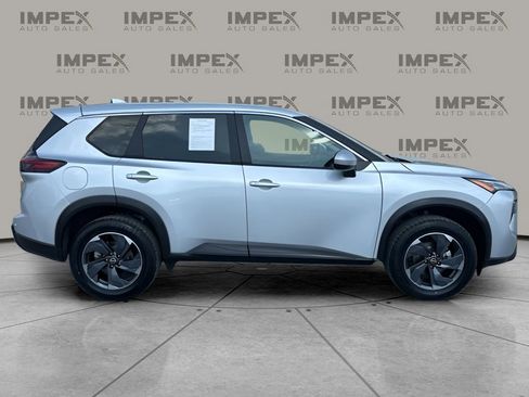 Used 2025 Nissan Rogue SV image 6