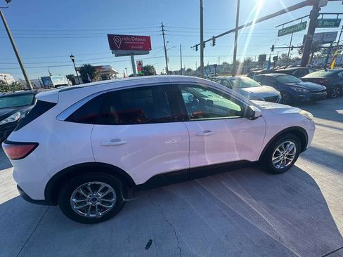 Used 2020 Ford Escape SE image 13