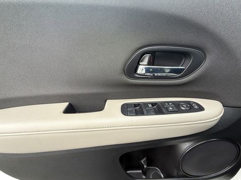 Used 2021 Honda HR-V LX image 11