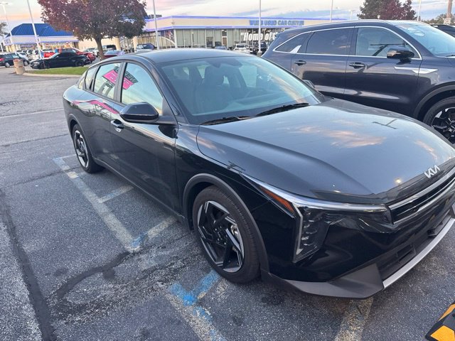 Certified 2025 Kia K4 EX FWD image 3