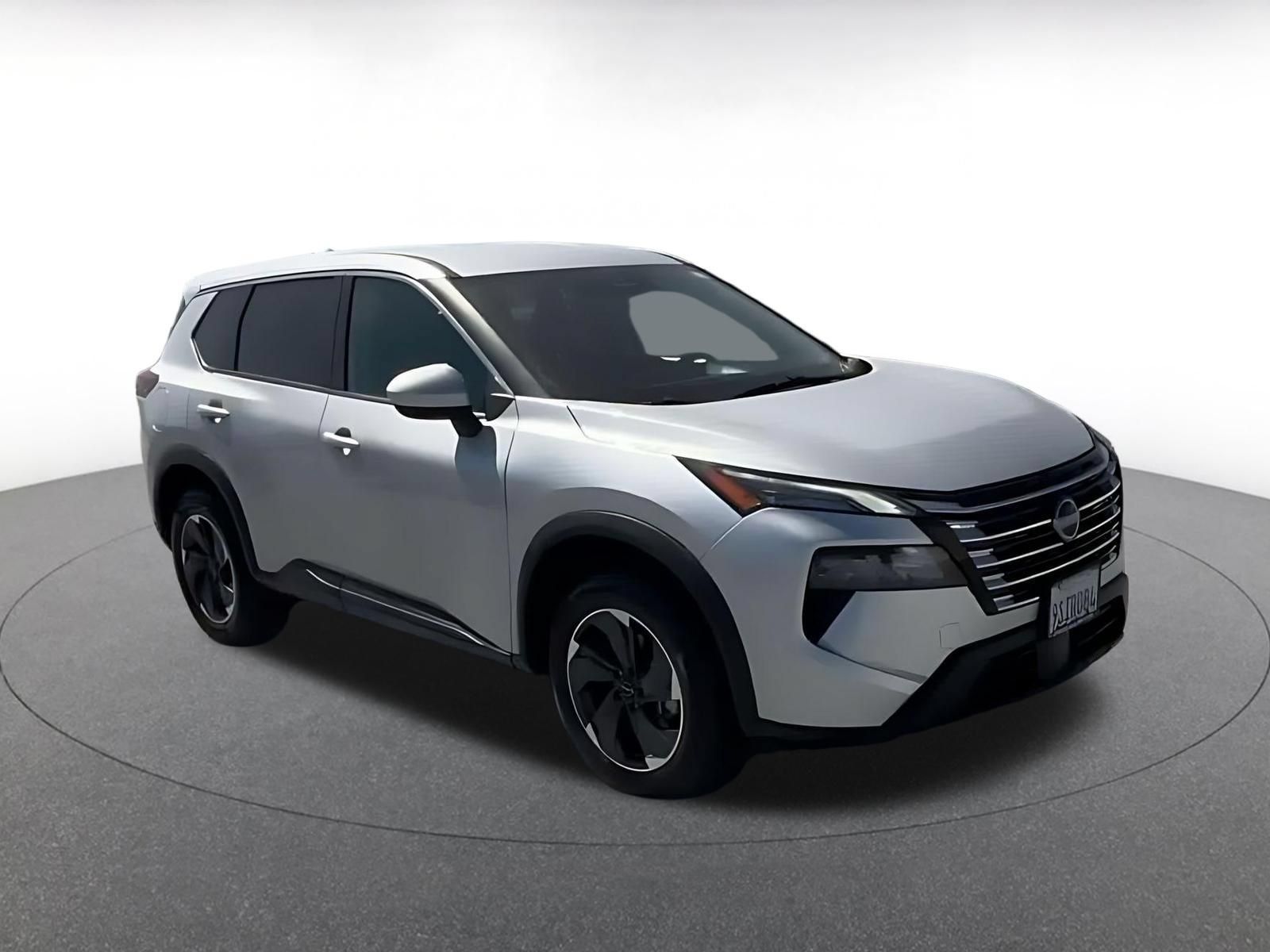 Used 2025 Nissan Rogue SV FWD image 3