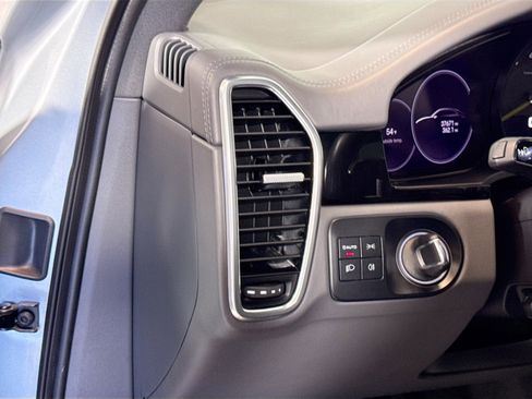 Used 2022 Porsche Cayenne E-Hybrid image 13