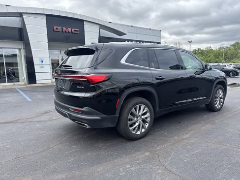 Used 2025 Buick Enclave Preferred AWD/4WD image 3