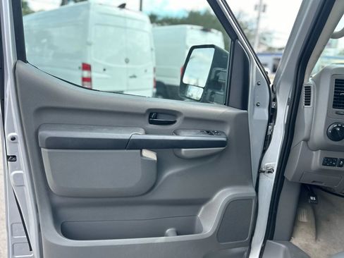 Used 2017 Nissan NV 3500 SL image 13