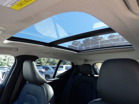 New 2026 Volvo XC40 B4 Core w/ Climate Package FWD image 14
