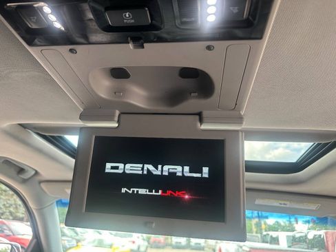 Used 2018 GMC Yukon XL Denali w/ Denali Ultimate Package AWD/4WD image 16