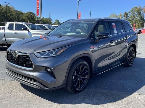 New 2025 Toyota Highlander Limited image 5