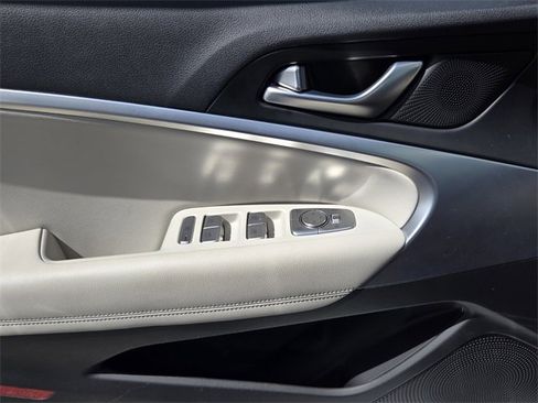 Used 2025 Genesis G70 2.5T image 27