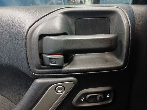 Used 2016 Jeep Wrangler Sport image 15