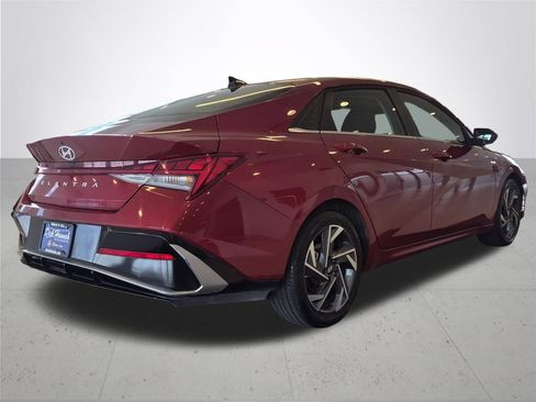 Used 2025 Hyundai Elantra SEL FWD image 8