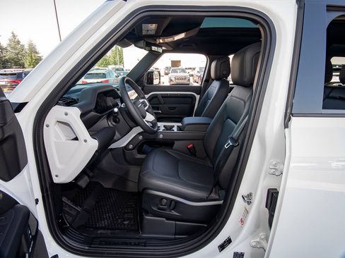 New 2026 Land Rover Defender 110 X-Dynamic SE AWD/4WD image 32