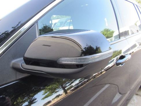 Used 2025 GMC Acadia Elevation image 17