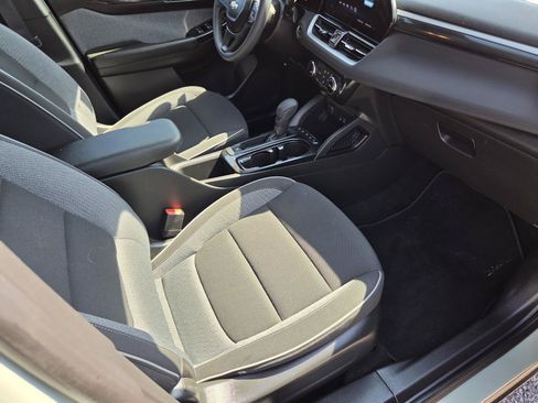 Used 2026 Chevrolet TrailBlazer LT AWD/4WD image 9
