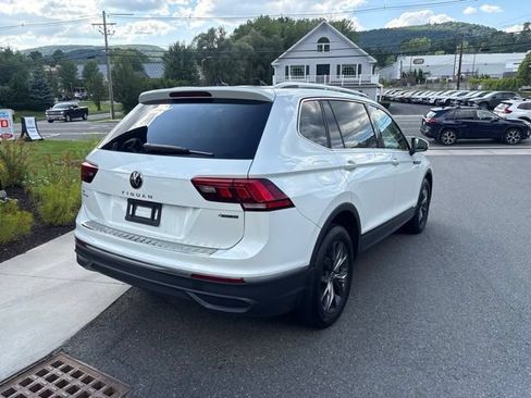 Used 2023 Volkswagen Tiguan SE w/ Panoramic Sunroof Package AWD/4WD image 9