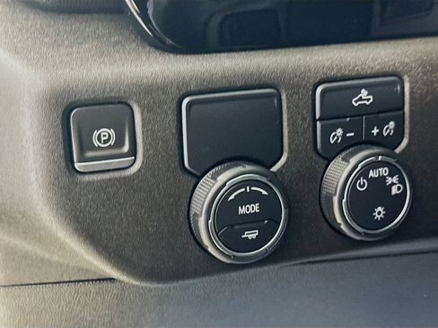 Used 2023 Chevrolet Silverado 1500 LT RWD image 11