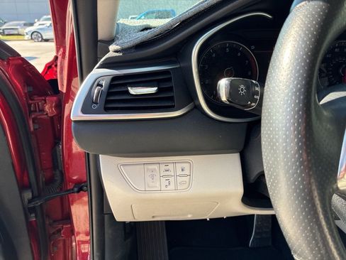 Used 2020 Genesis G70 2.0T AWD/4WD image 18