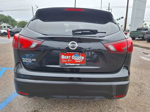 Used 2018 Nissan Rogue Sport S image 7