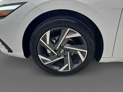 Certified 2025 Hyundai Elantra Sport image 9