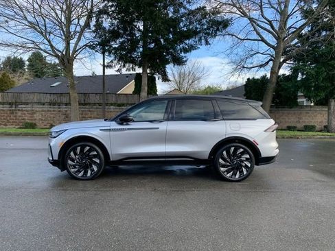 New 2026 Lincoln Nautilus Reserve w/ Jet Appearance Package image 2