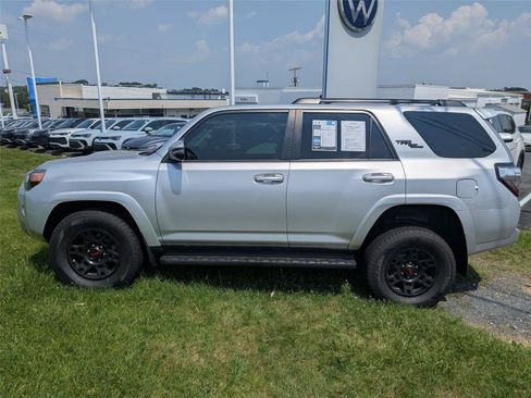 Used 2021 Toyota 4Runner TRD Off-Road Premium w/ Moonroof Package AWD/4WD image 8