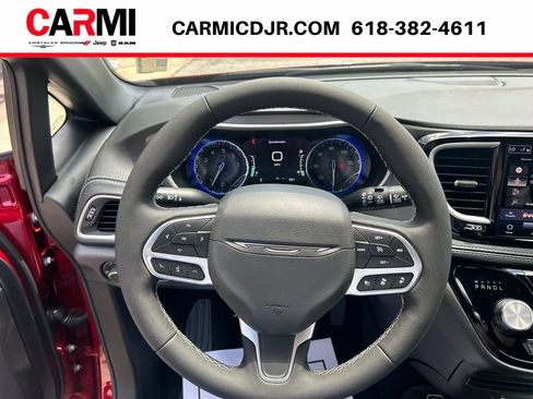 New 2027 Chrysler Pacifica Select FWD image 13
