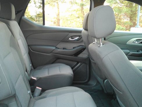 Certified 2022 Chevrolet Traverse LT w/ LPO, Floor Liner Package image 16