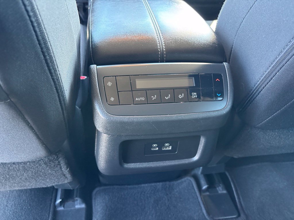 Used 2025 Nissan Pathfinder SV AWD/4WD image 32