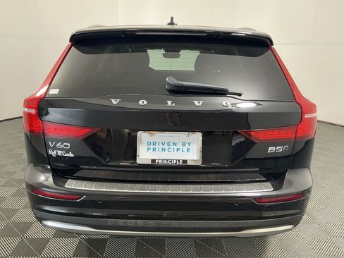 Used 2024 Volvo V60 B5 Cross Country Plus image 6