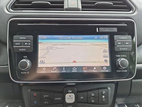 Used 2018 Nissan Leaf SV w/ SV Technology Package FWD image 13