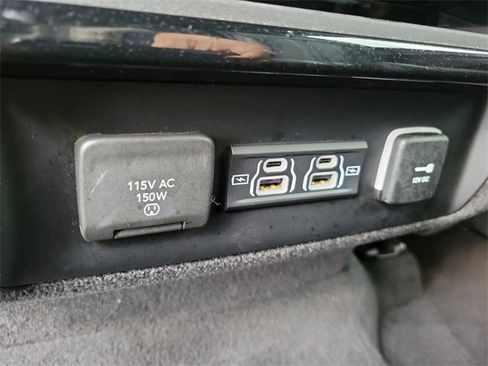 Used 2023 Jeep Wagoneer Series III w/ Preferred Equipment Group image 18