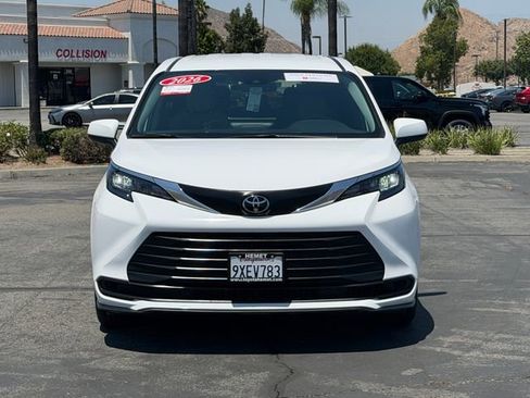 Used 2026 Toyota Sienna LE FWD image 2